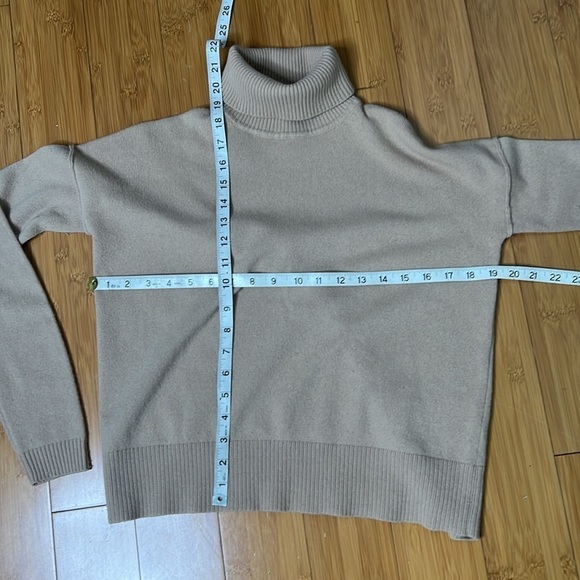 Cuyana Wool Cashmere Turtleneck Sweater - Camel - XS - Picture 8 of 9